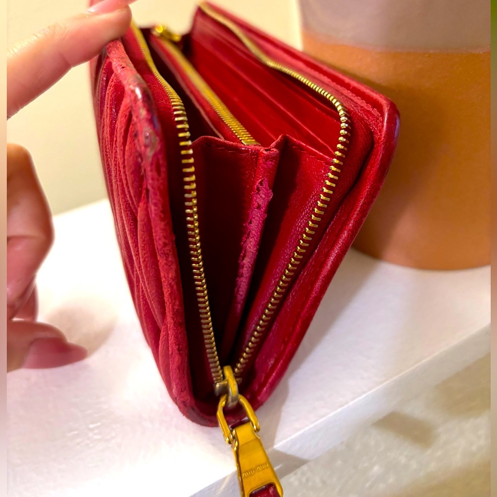 Miu Miu Large Matelassé Nappa Red Leather Long Wallet Zip Closure - Picture 8 of 9